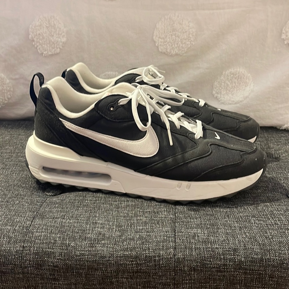 Nike Air Max Dawn. Mens size 12.